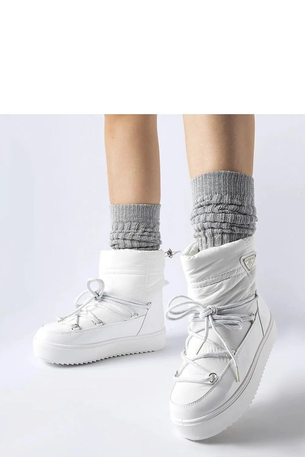 White insulated snow boots