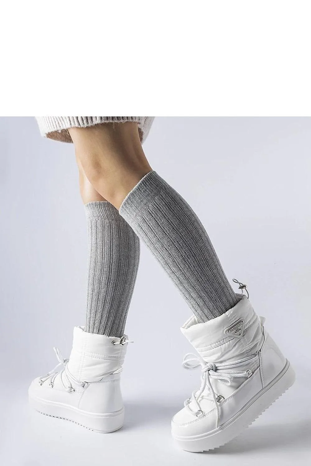 White insulated snow boots